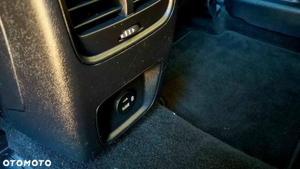 Ford Kuga 2.0 EcoBlue Hybrid TITANIUM - 20