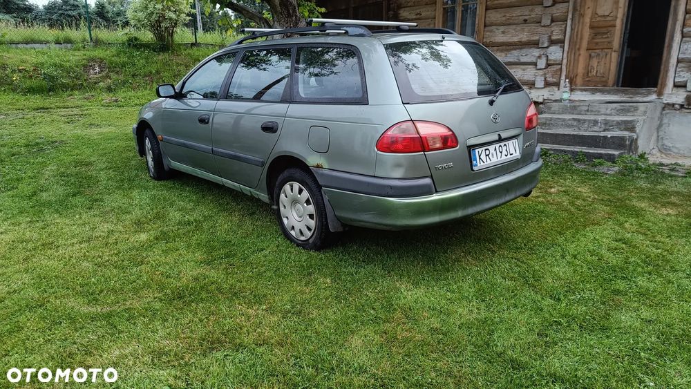 Toyota Avensis 1.6 VVT-i Terra - 11
