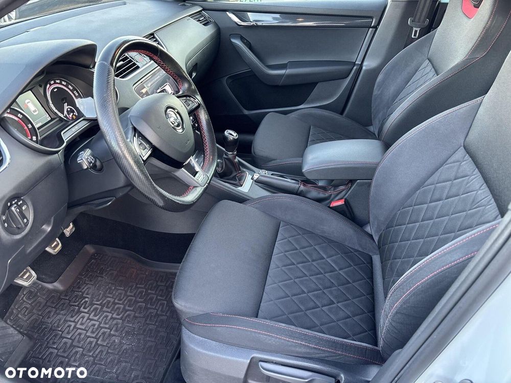 Skoda Octavia 2.0 TSI RS - 10