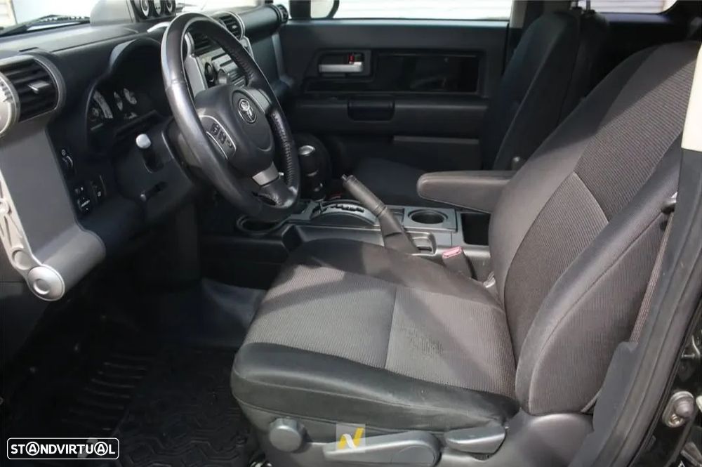 Toyota Land Cruiser - 26
