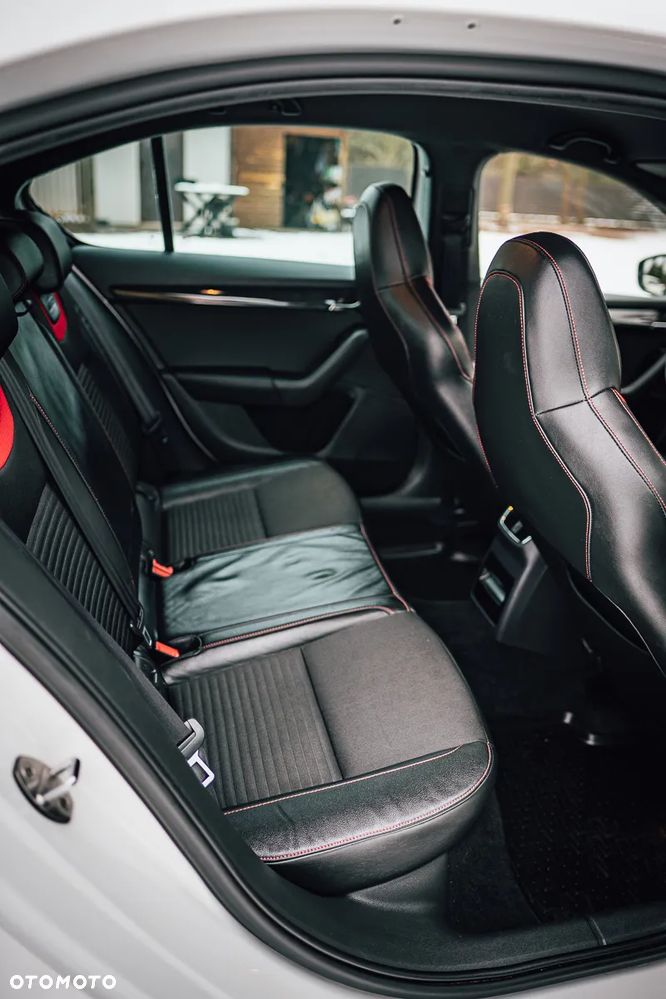 Skoda Octavia 2.0 TDI DSG RS - 31