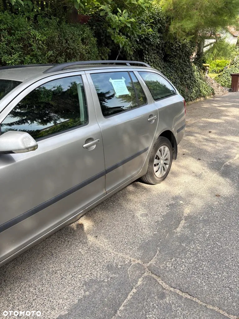 Skoda Octavia 1.6 FSI Ambiente - 2