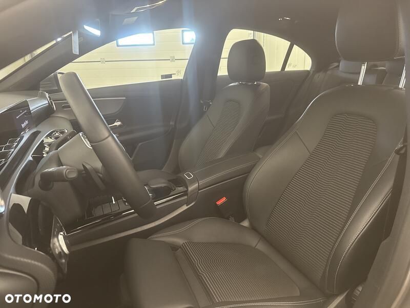 Mercedes-Benz CLA 200 7G-DCT - 20
