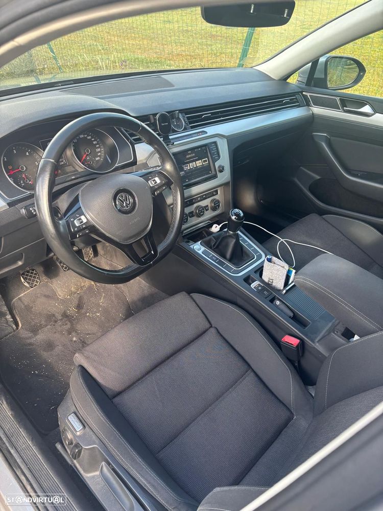 VW Passat Variant 2.0 TDI Confortline - 9