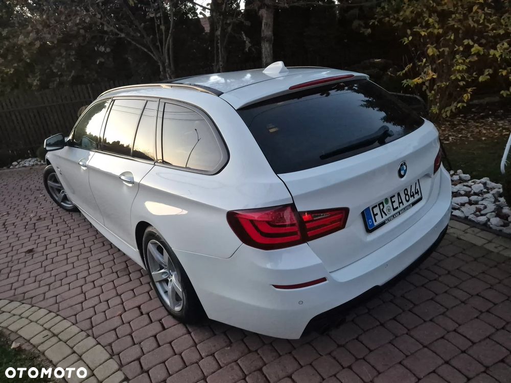 BMW Seria 5 525d xDrive - 33
