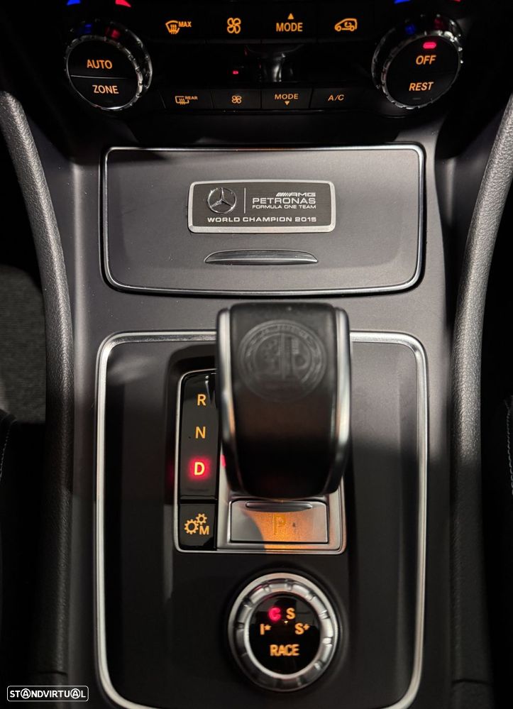 Mercedes-Benz A 45 AMG 4Matic Speedshift 7G-DCT PETRONAS 2015 World Champion Edition - 13
