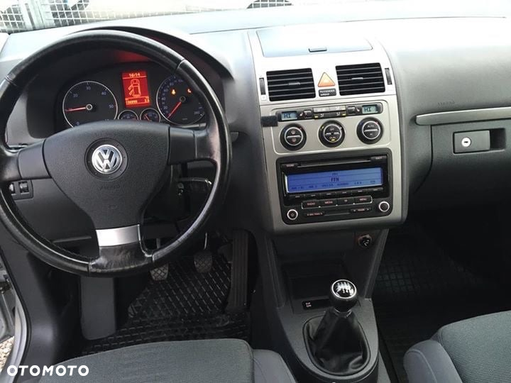 Volkswagen Touran - 5