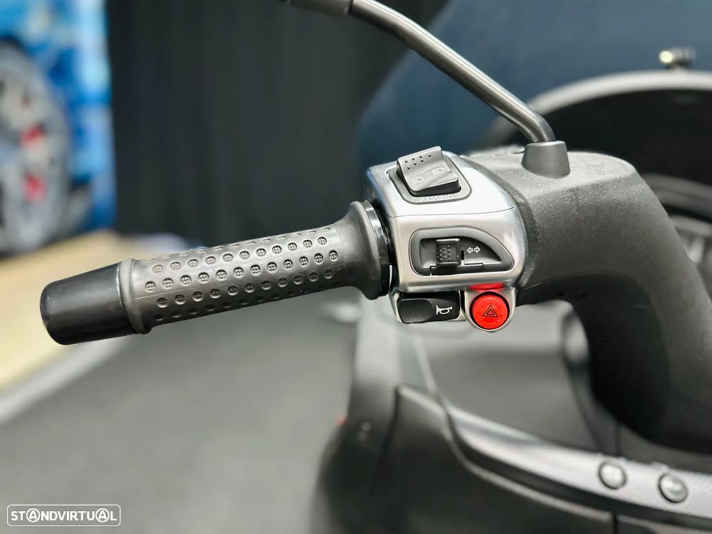Piaggio MP3 - 13