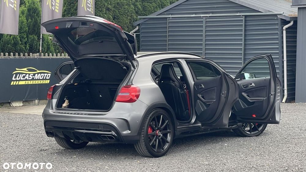 Mercedes-Benz GLA - 13