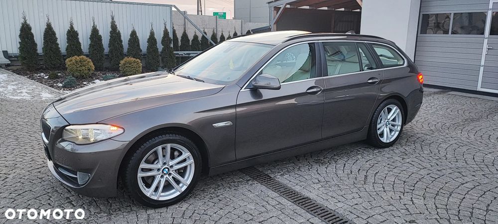 BMW Seria 5 525d xDrive - 2