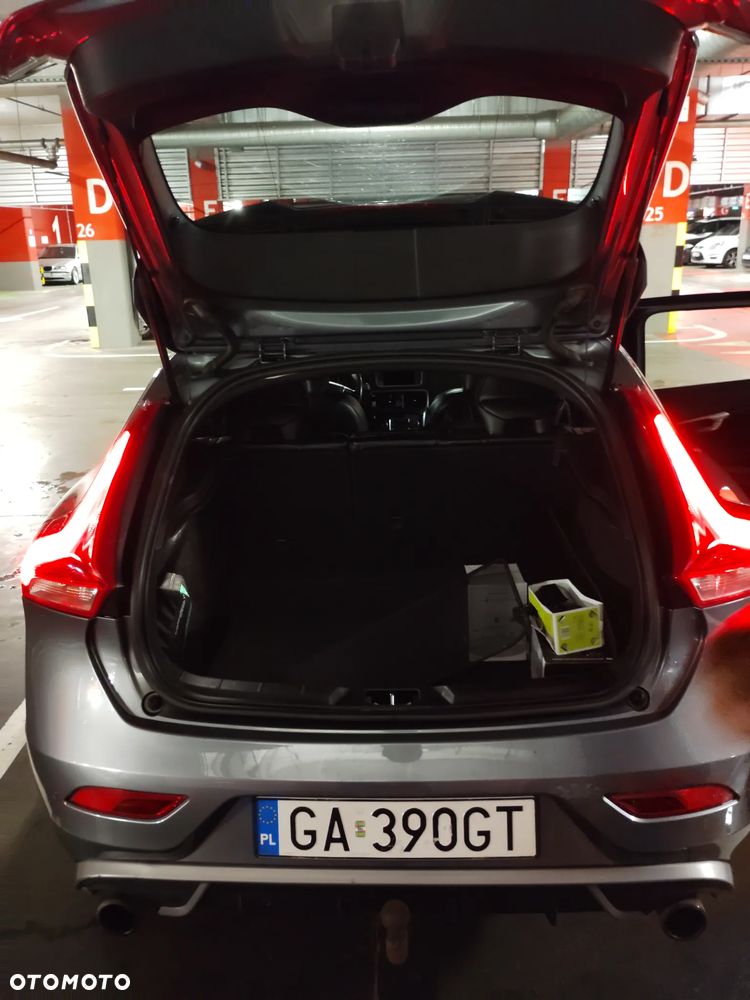 Volvo V40 D2 Drive-E R-Design Momentum - 10