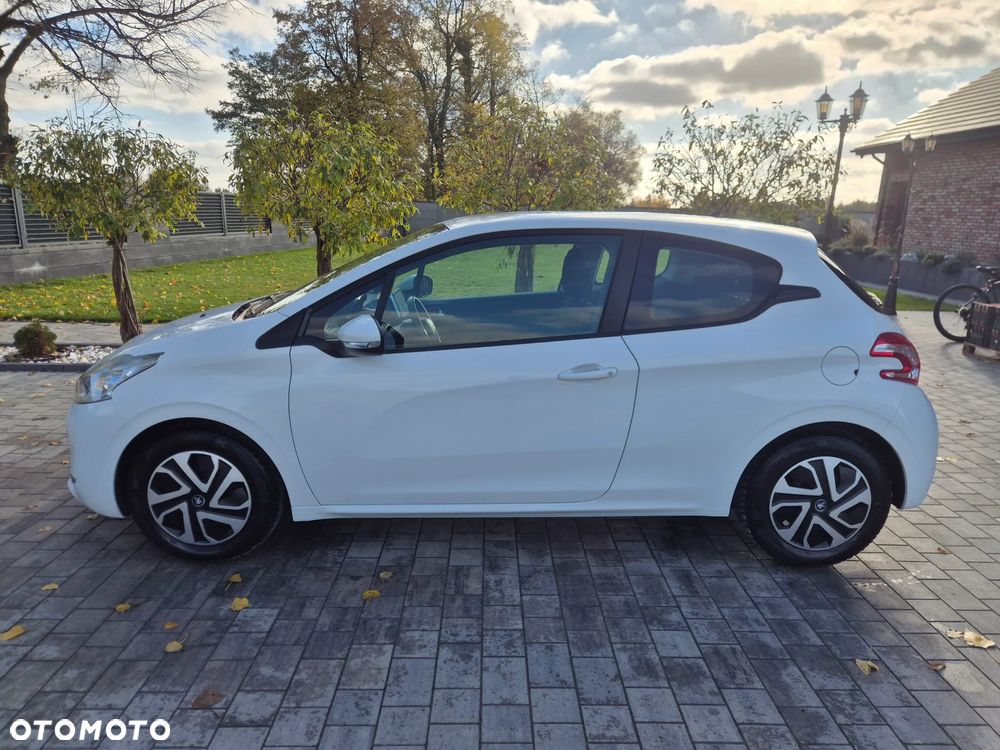 Peugeot 208 - 12