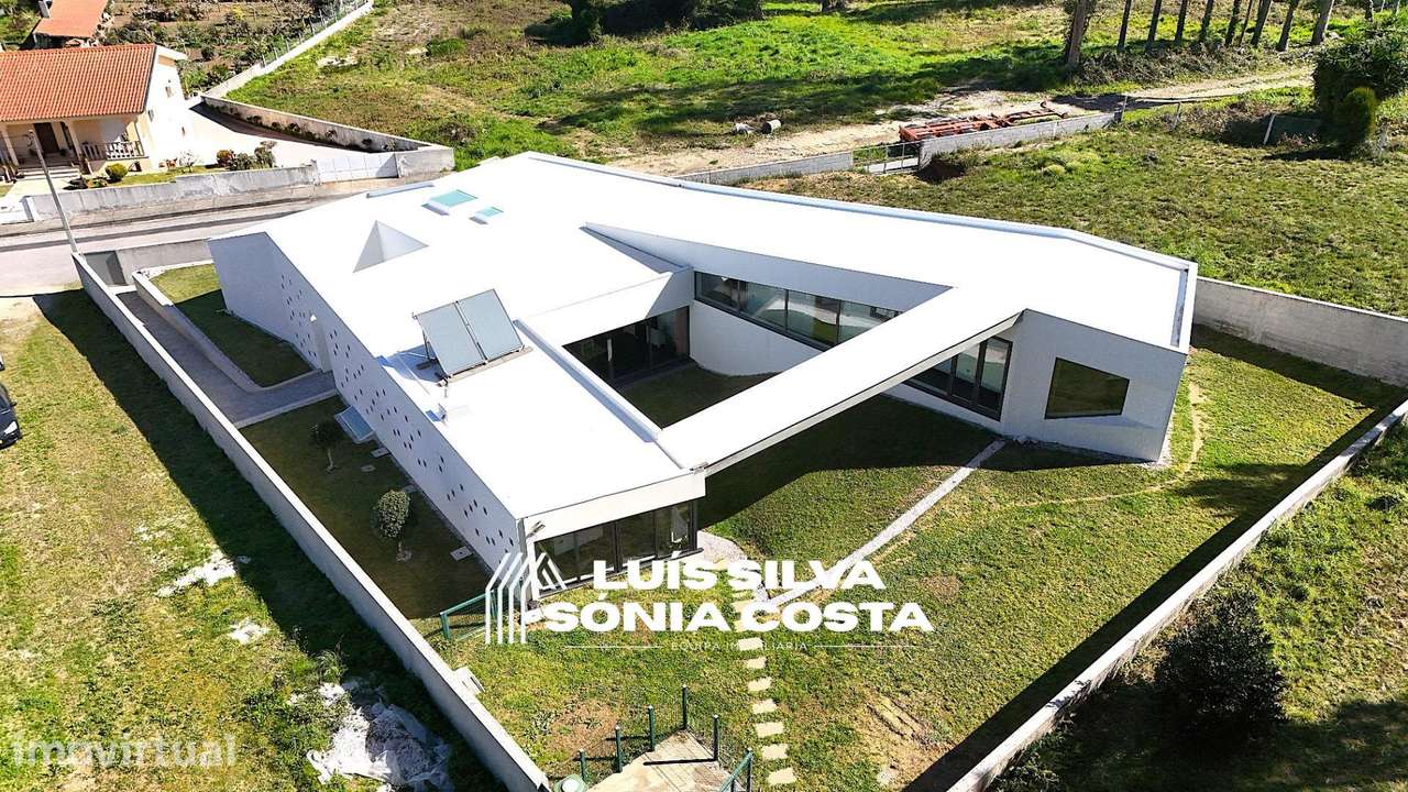 Moradia Independente T5 de Arquitetura Única c/ Jardim Integrado... - Grande imagem: 3/55