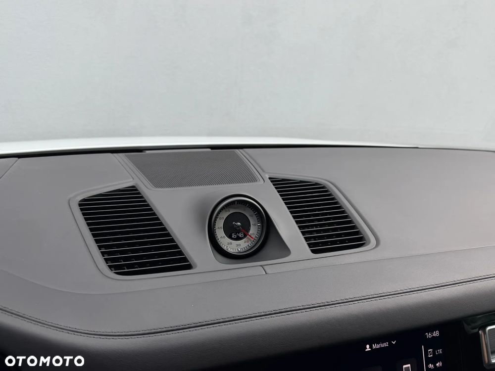 Porsche Cayenne - 27