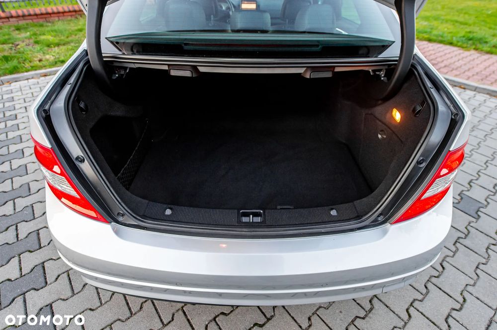 Mercedes-Benz Klasa C 200 7G-TRONIC Avantgarde Edition - 18