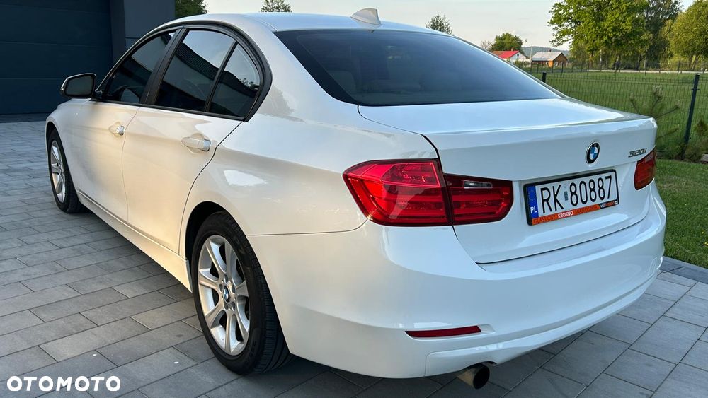 BMW Seria 3 320i - 35