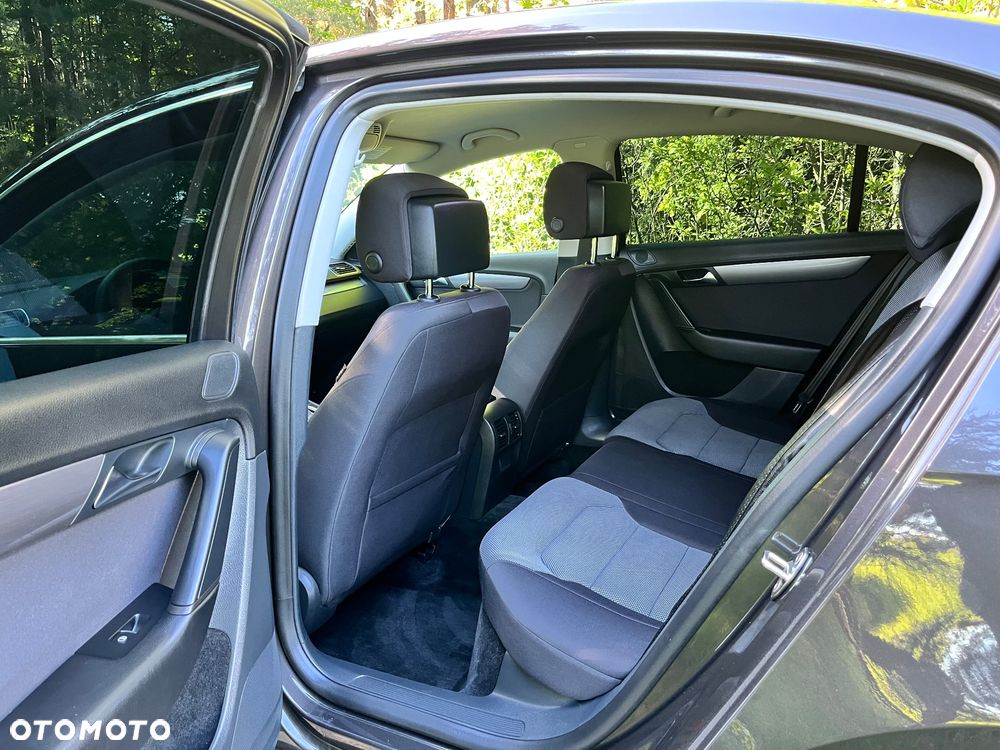 Volkswagen Passat - 20