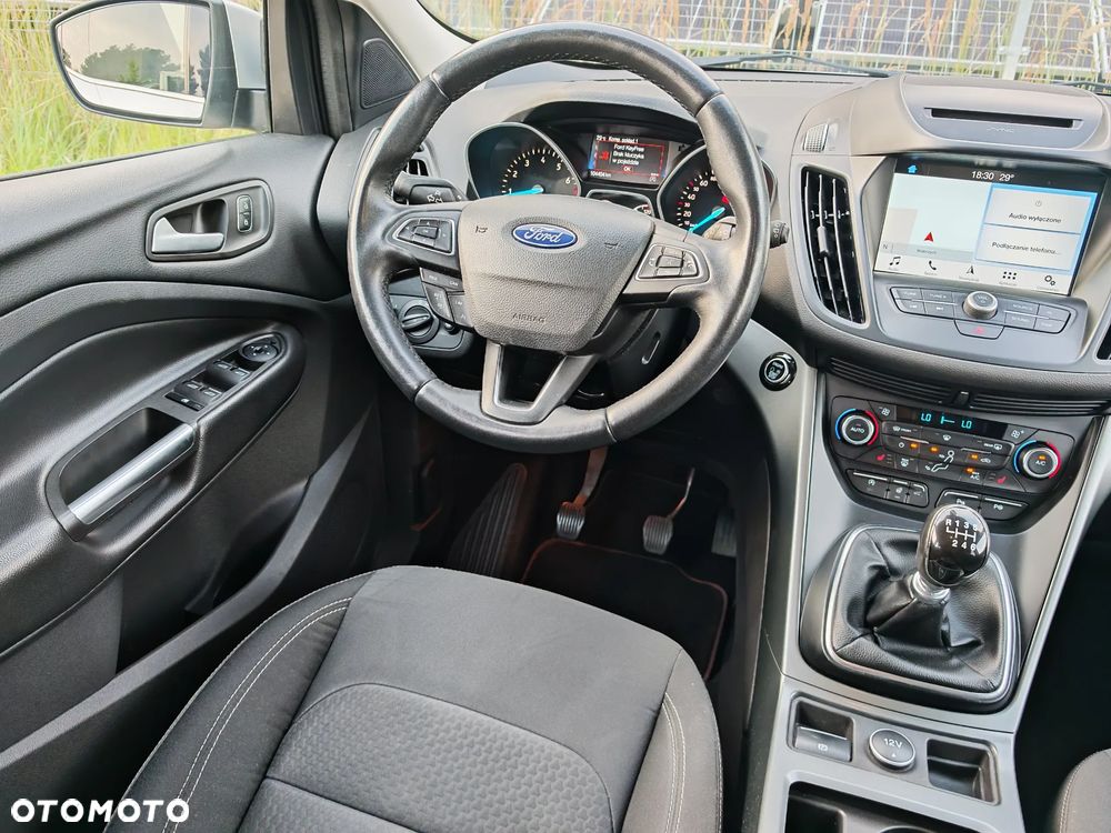 Ford Kuga 1.5 EcoBoost 2x4 Titanium - 16