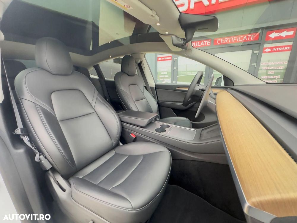 Tesla Model Y - 37