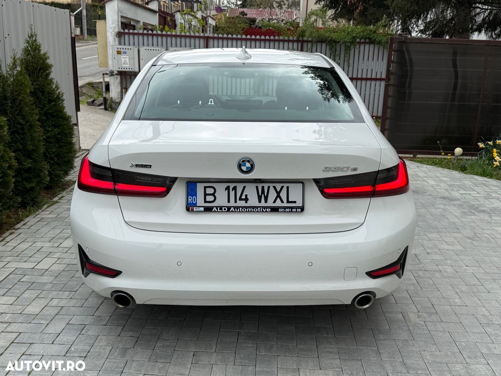 BMW Seria 3 330e xDrive Aut. Sport Line - 10