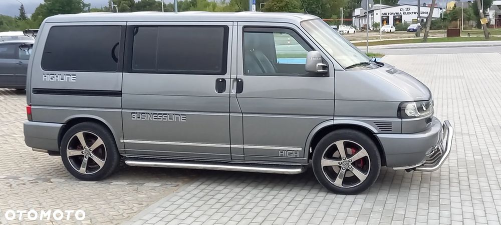 Volkswagen Caravelle - 11