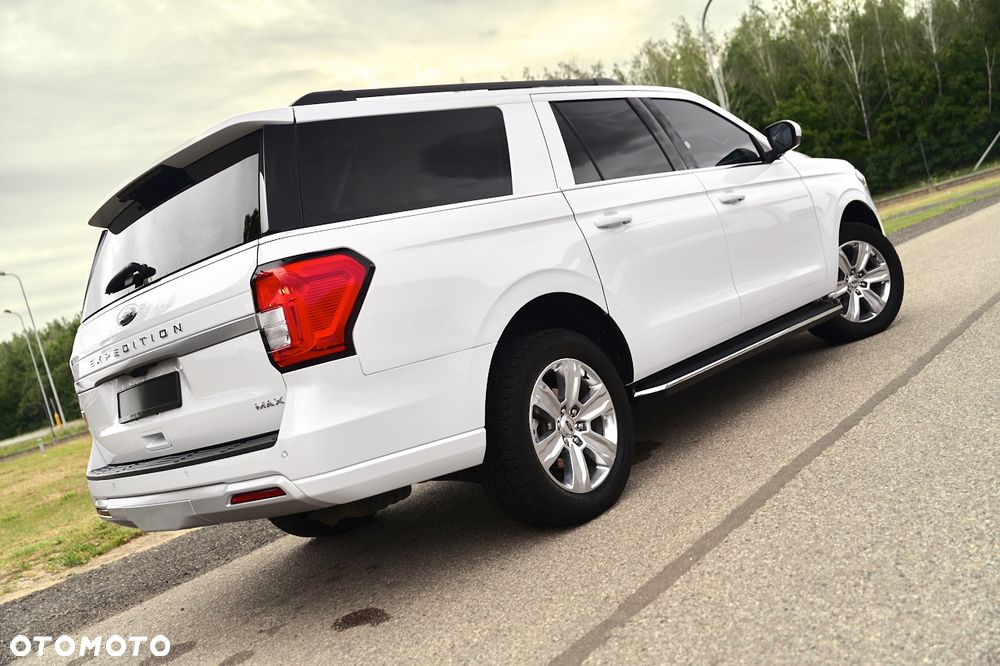 Ford Expedition 2022 photo 2