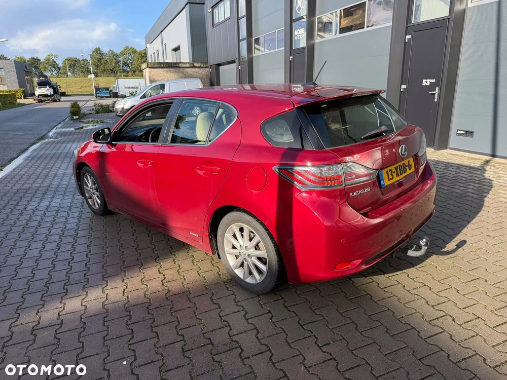Lexus CT - 7