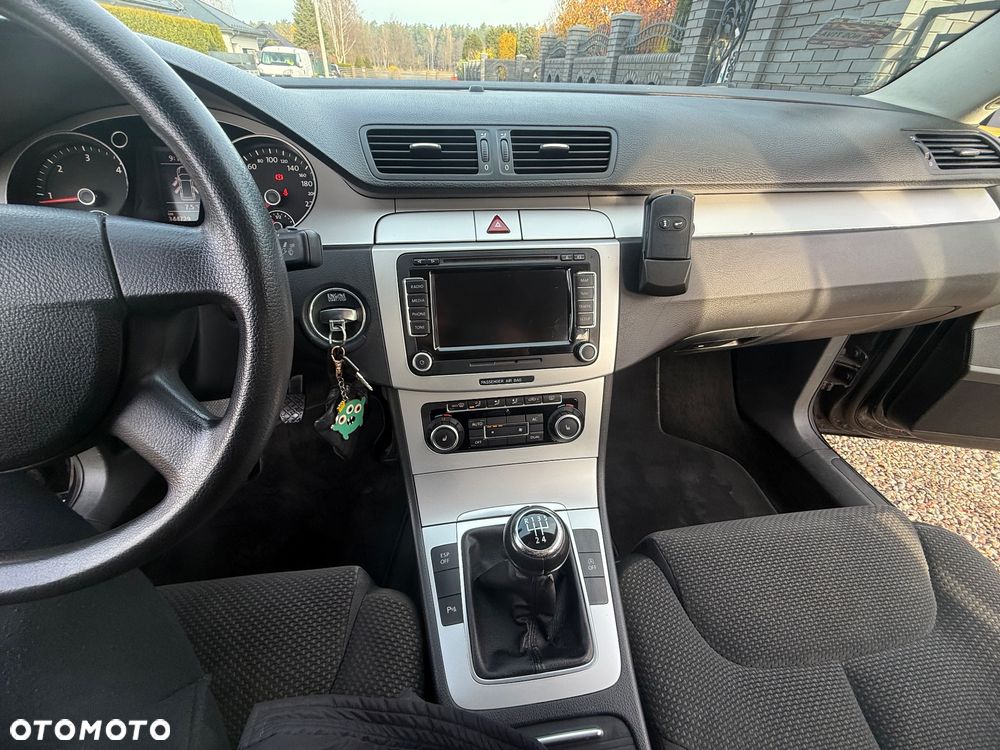 Volkswagen Passat 1.6 TDI Comfortline - 21