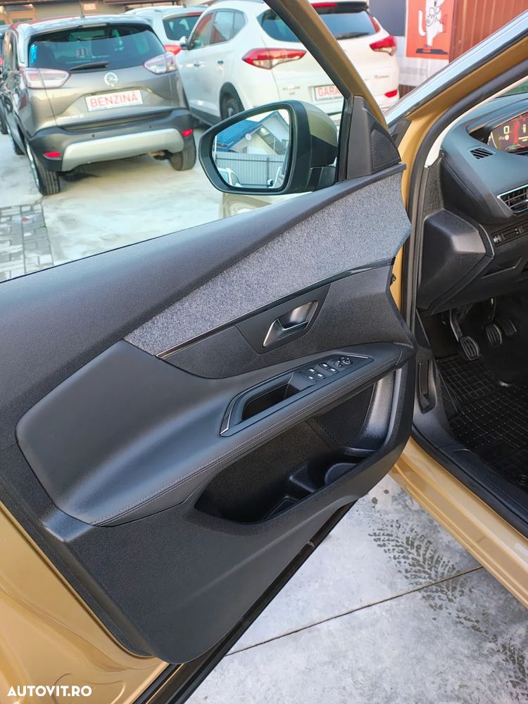 Peugeot 3008 PureTech 130 Stop & Start GPF Allure - 15