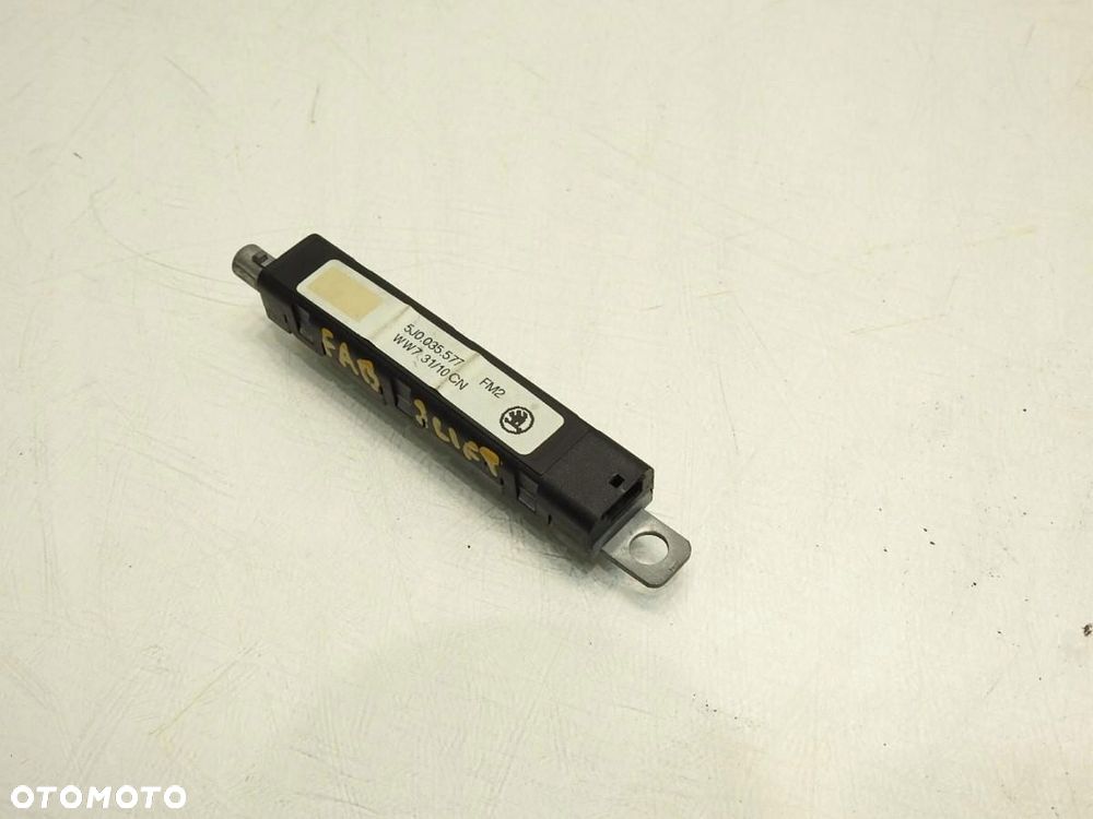 WZMACNIACZ ANTENOWY SKODA FABIA II 5J0035577 - 8