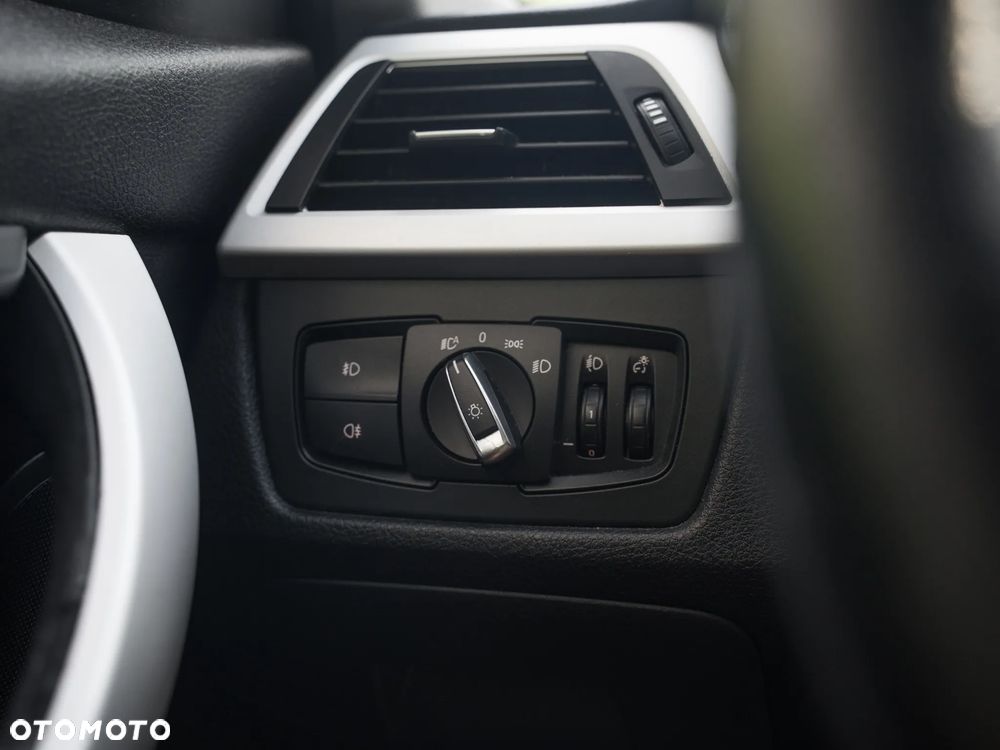 BMW Seria 3 318d - 19
