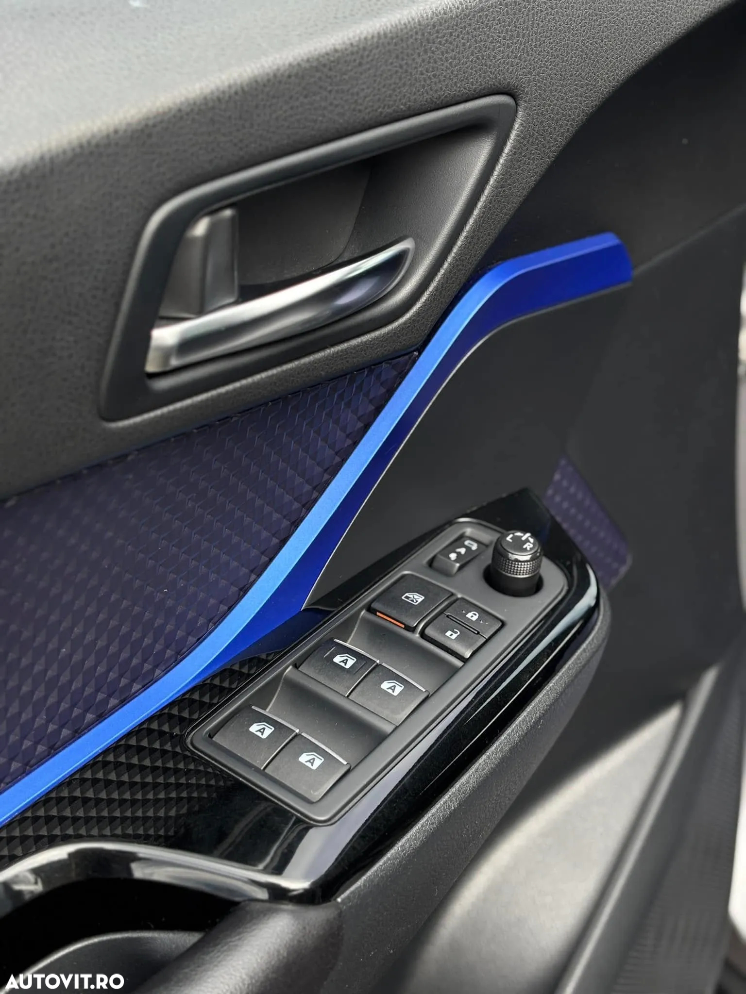 Toyota C-HR Hybrid Lounge - 21