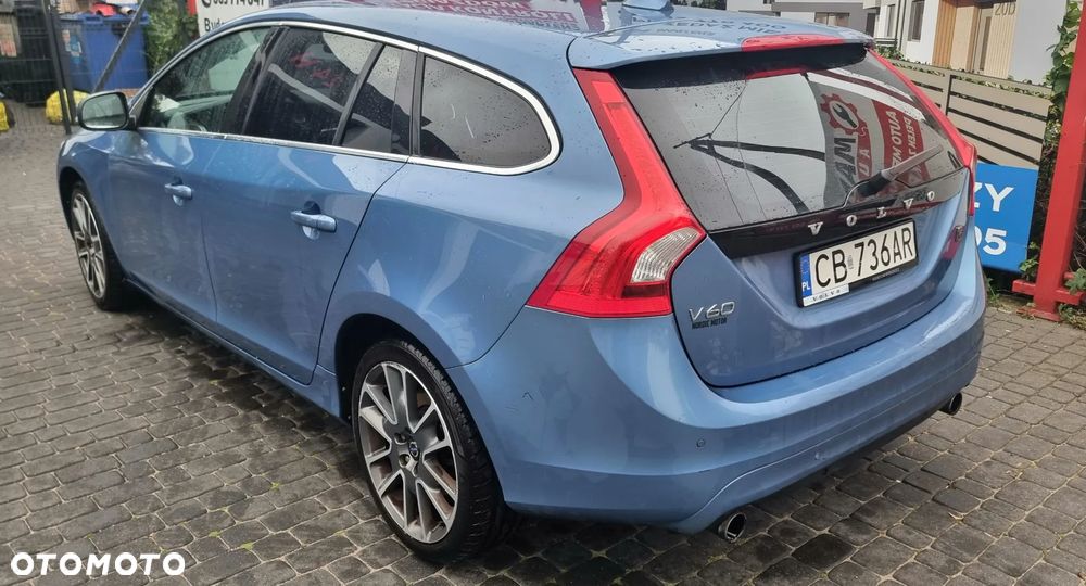 Volvo V60 T3 Momentum - 9