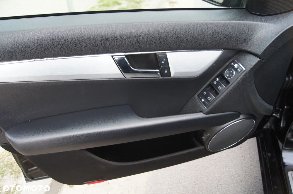 Mercedes-Benz Klasa C 180 Kompressor BlueEFFICIENCY Avantgarde - 10