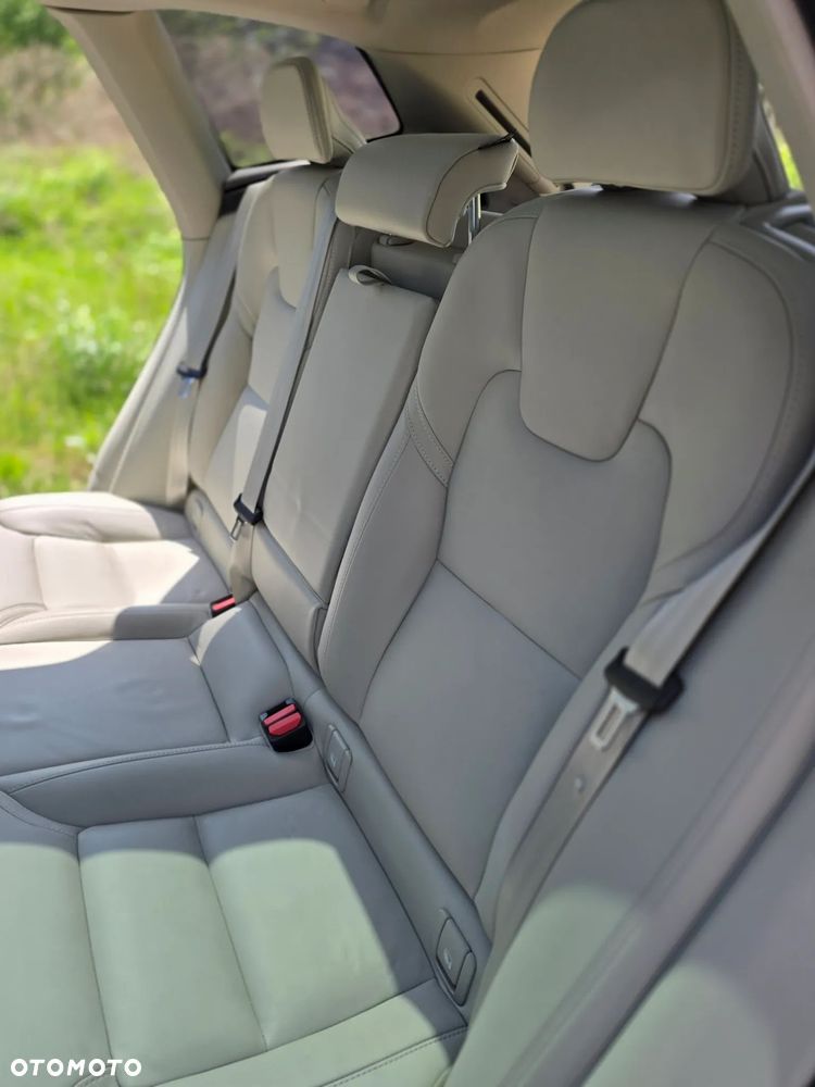 Volvo XC 60 B5 B AWD Ultra Dark - 14