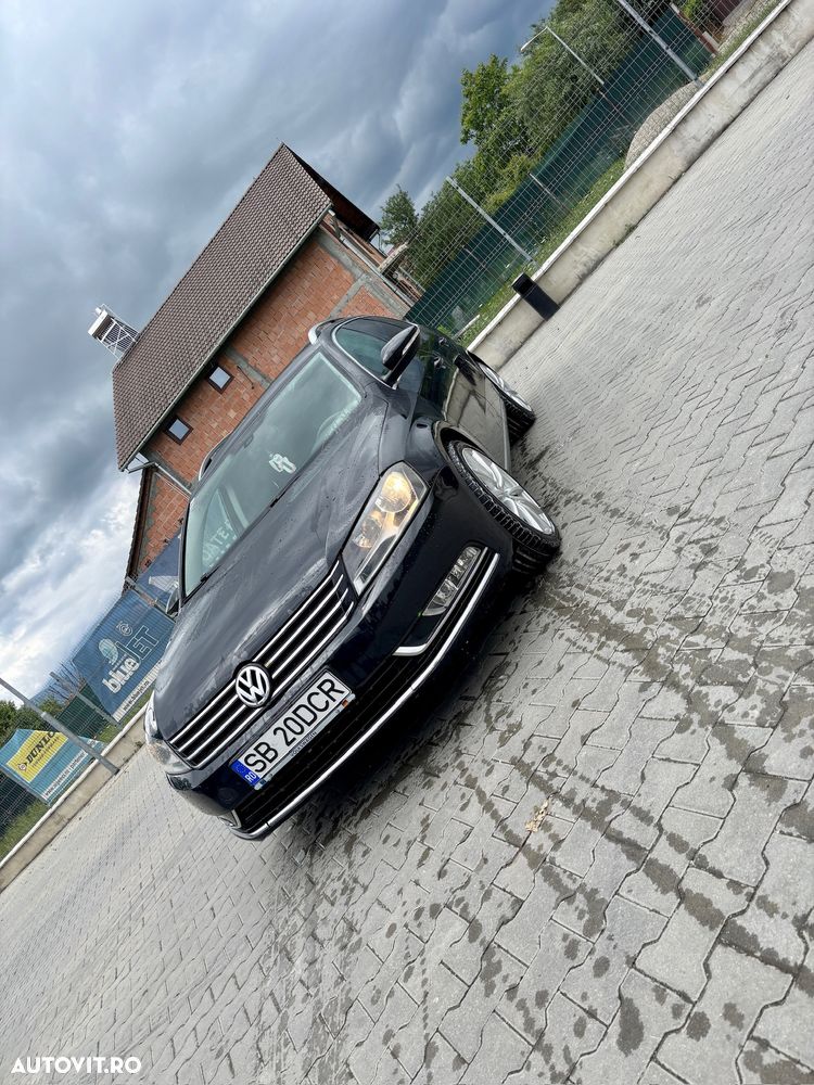 Volkswagen Passat - 1