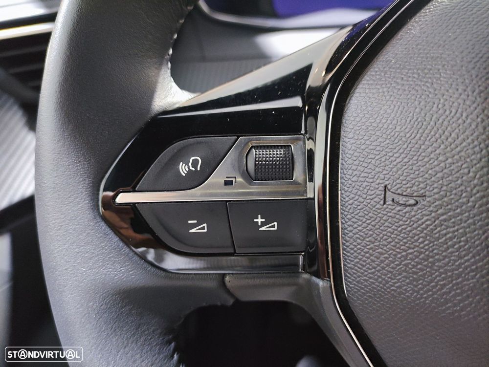 Peugeot 2008 1.2 PureTech Allure - 11