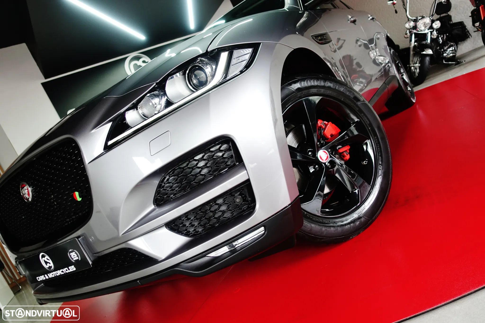 Jaguar F-Pace 2.0 i4D R-Sport Aut. - 1