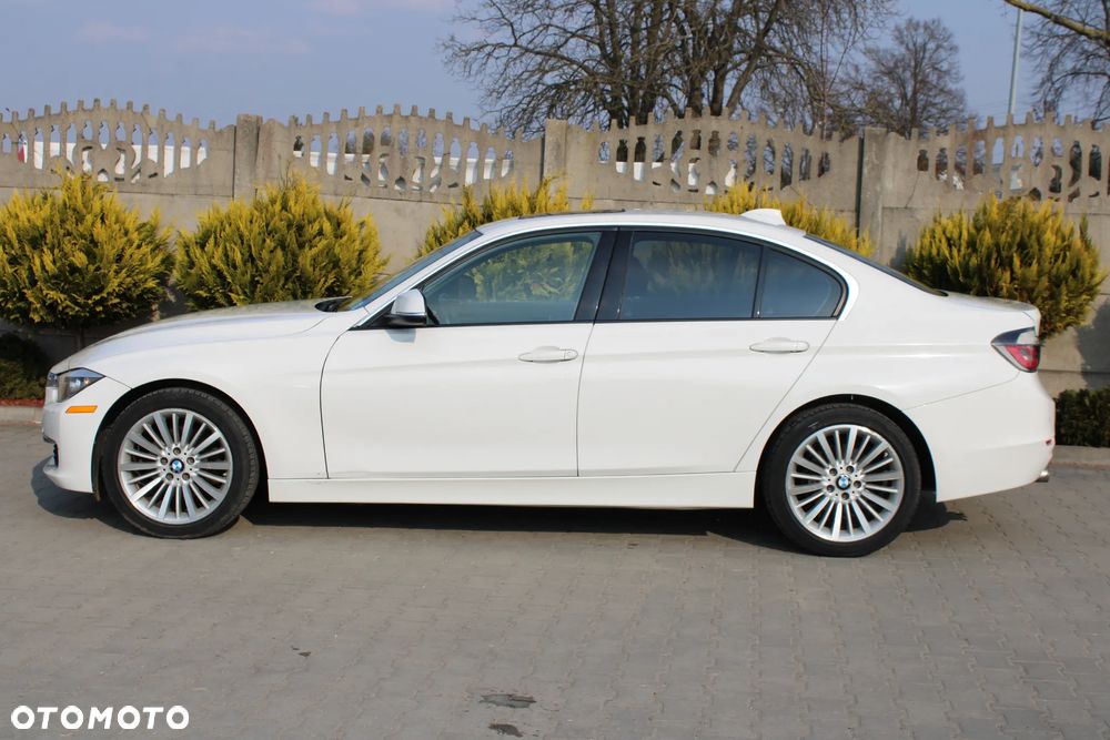 BMW Seria 3 328i xDrive Sport Line - 4