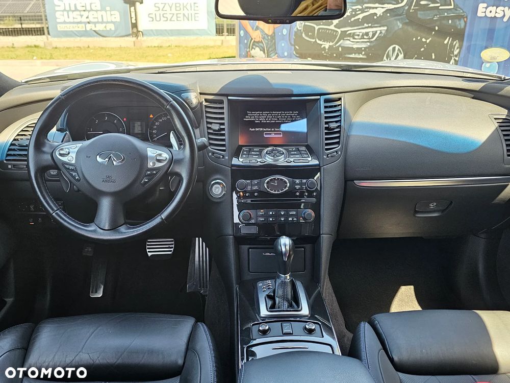 Infiniti Q70 - 16