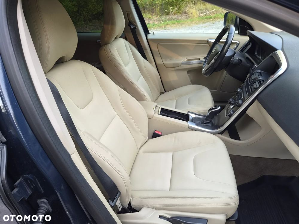 Volvo XC 60 2.4D AWD Momentum - 20