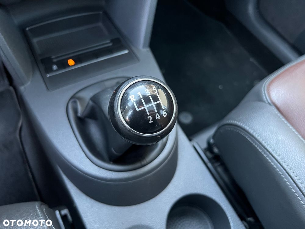 Volkswagen Touran 1.6 TDI DPF BlueMotion Technology Highline - 20