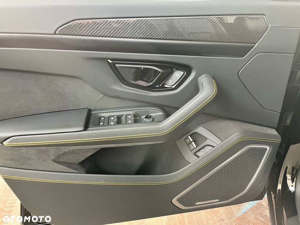 Lamborghini Urus - 14