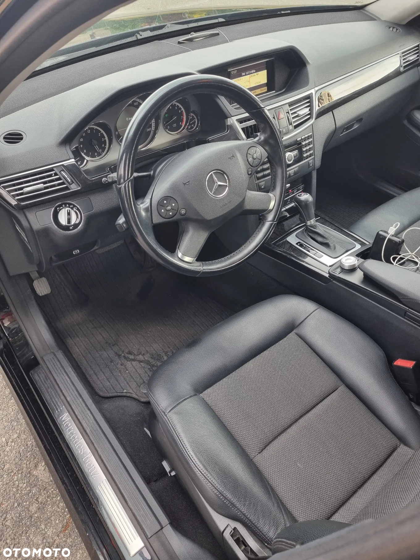 Mercedes-Benz Klasa E 200 CGI BlueEFFICIENCY Automatik Avantgarde - 15