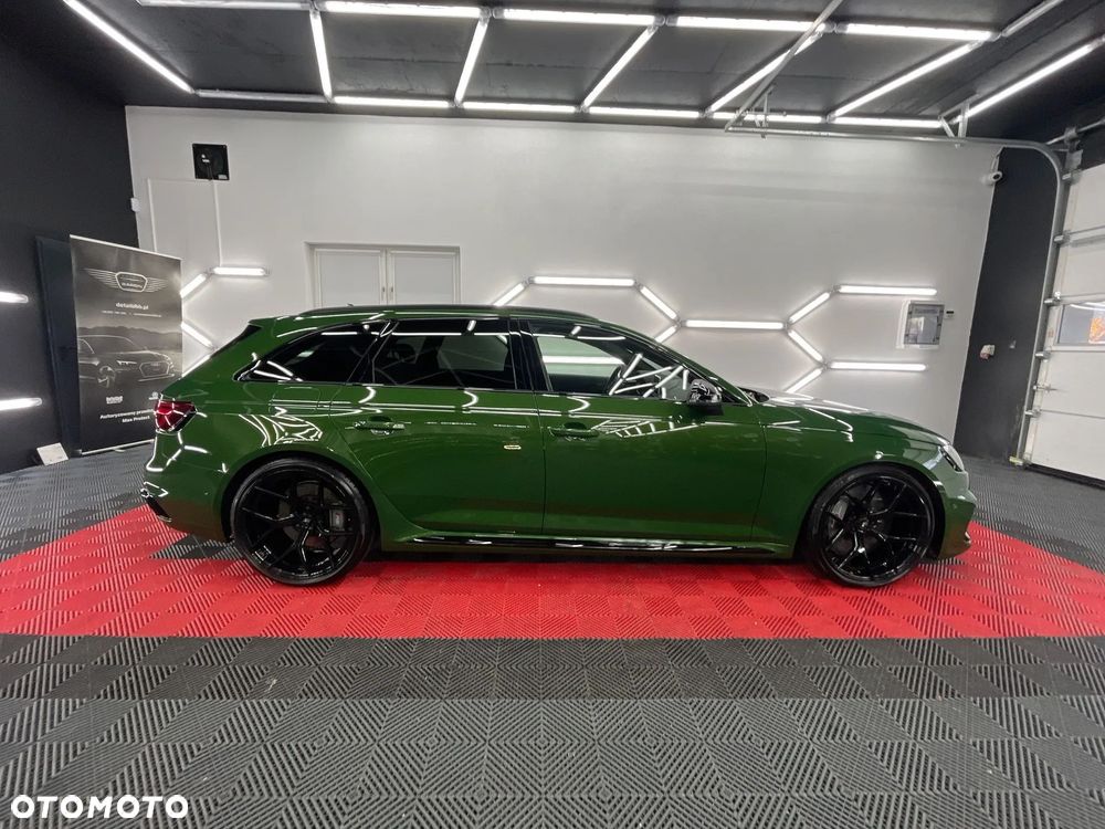 Audi RS4 Avant - 38