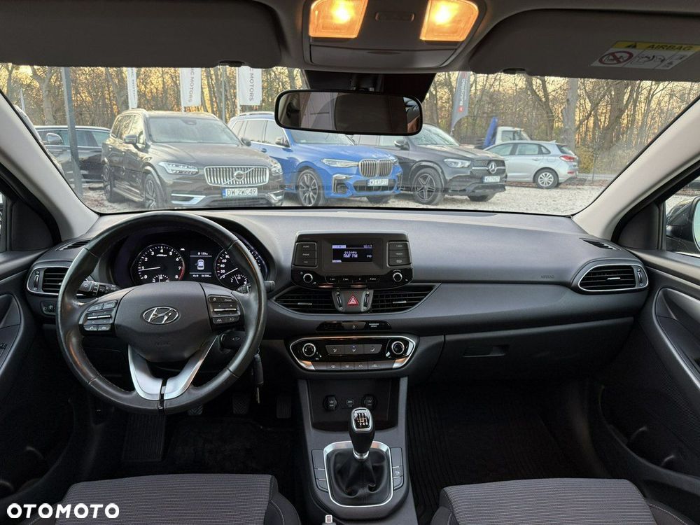 Hyundai i30 1.5 DPI Classic + - 17