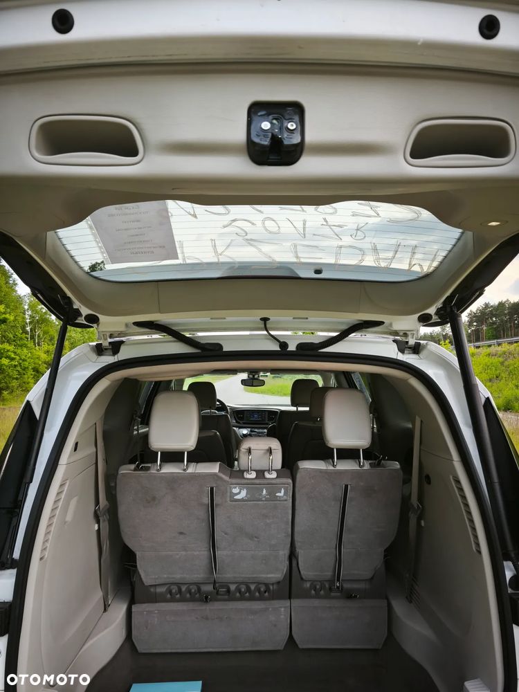 Chrysler Pacifica - 6