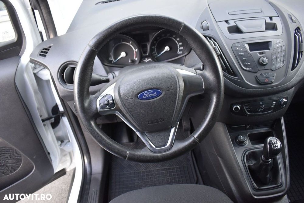 Ford Transit Courier - 17