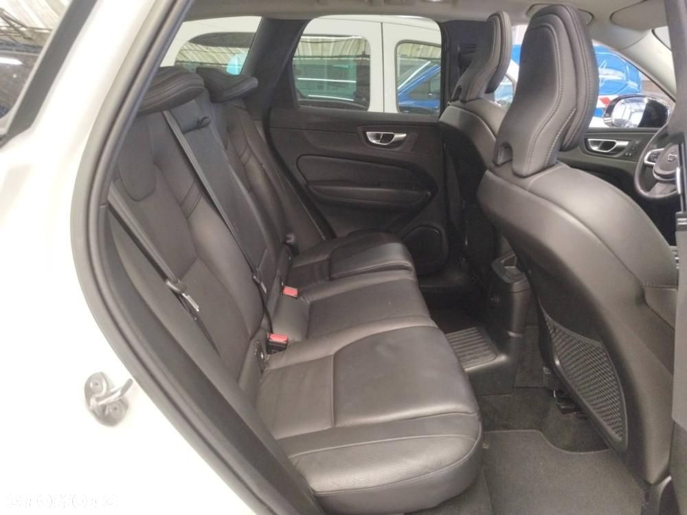 Volvo XC 60 T6 Plug-In Hybrid AWD R-Design - 8