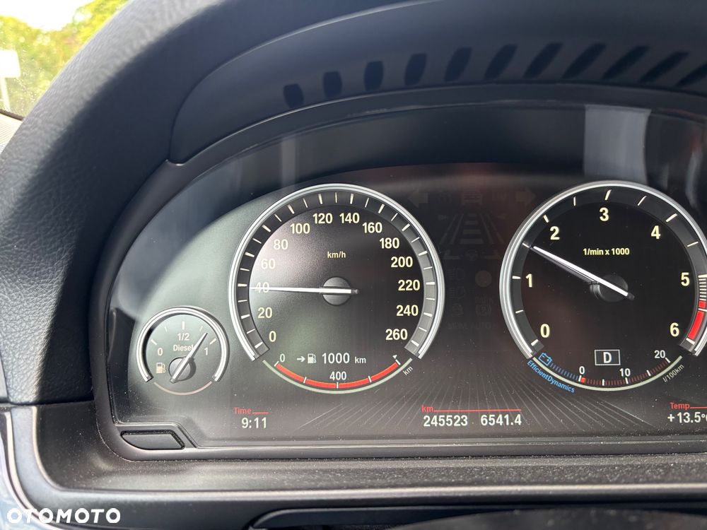 BMW Seria 5 525d xDrive - 22